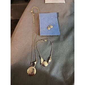 Avon 2005 Shell "Y" Necklace And Bracelet‎ And Earrings Boxed Gift Set